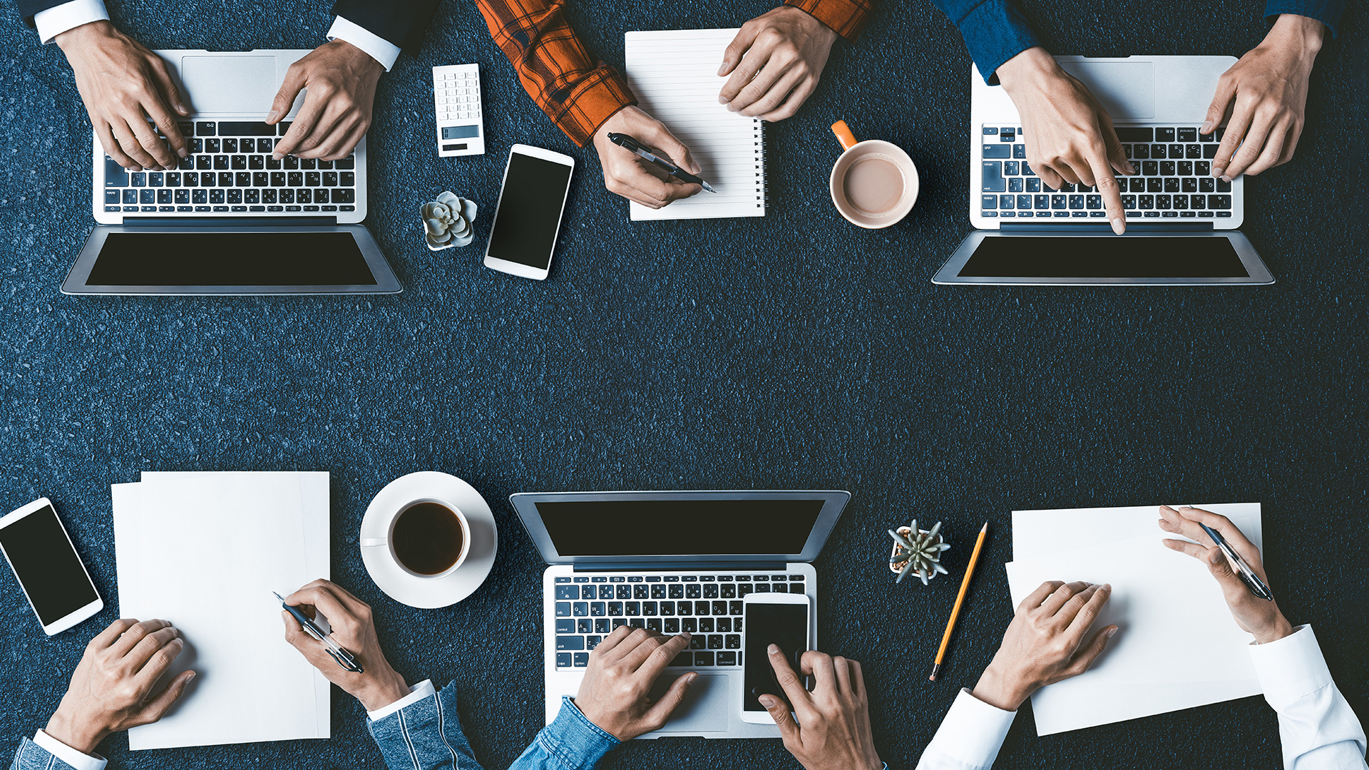 企業の業務や課題に合わせたWebシステム・<br>Webアプリケーションの提案・開発を行います